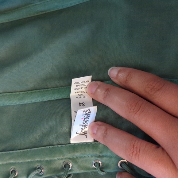 Multiple corsets - Picture 3 of 3